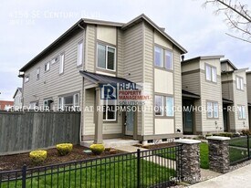 4156 SE Century Blvd in Hillsboro, OR - Building Photo