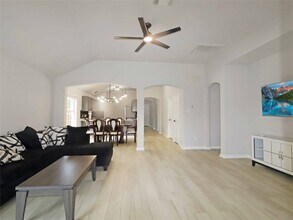 749 Grassy Knoll Trail in La Marque, TX - Building Photo - Building Photo