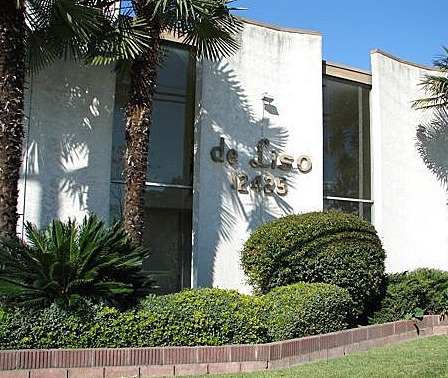 De Liso Apartments in Downey, CA - Foto de edificio