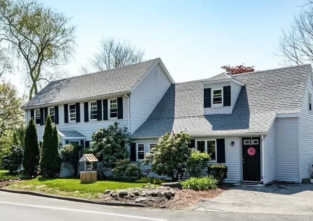 114 Lexington St in Burlington, MA - Building Photo - Building Photo