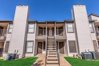 Meridian Park Apartments in Lubbock, TX - Building Photo - Building Photo