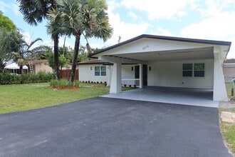 2630 SW 49th Ct in Fort Lauderdale, FL - Foto de edificio - Building Photo