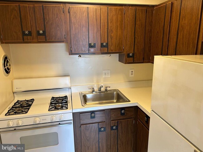 property at 125 Clubhouse Dr SW