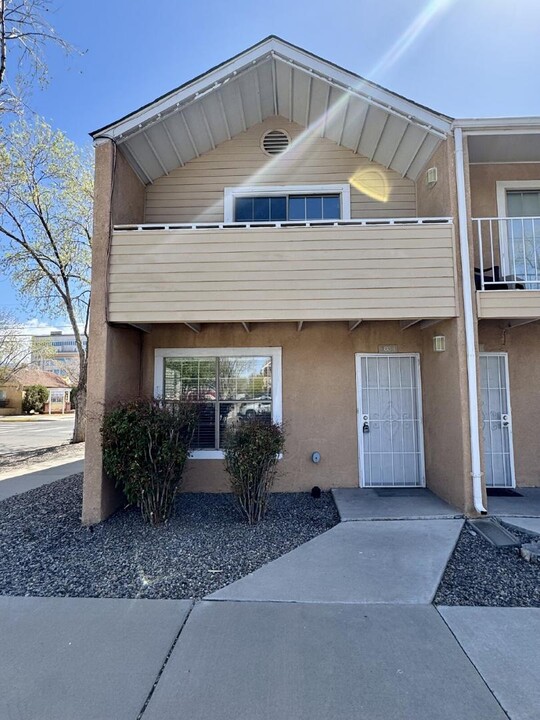 700 Fruit Ave NW in Albuquerque, NM - Building Photo