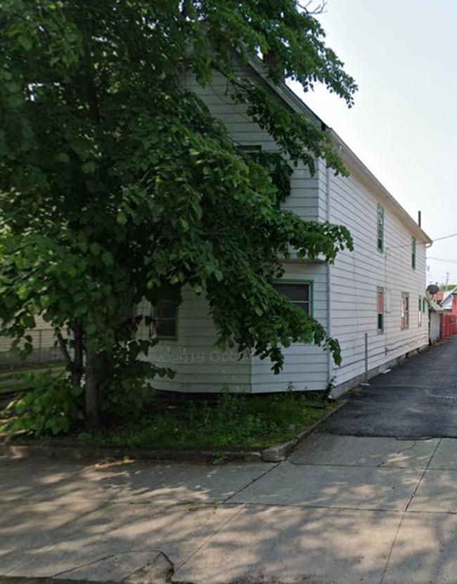 property at 1134 E 60th St
