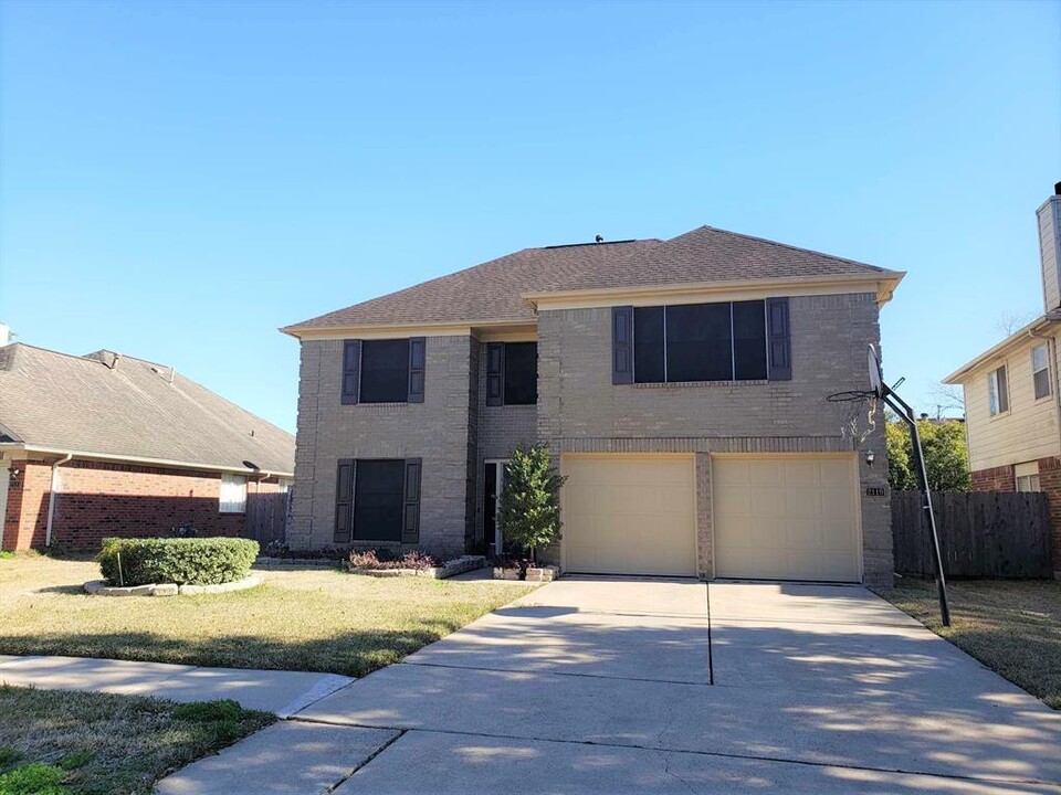 2119 Ruffian Ln in Stafford, TX - Building Photo