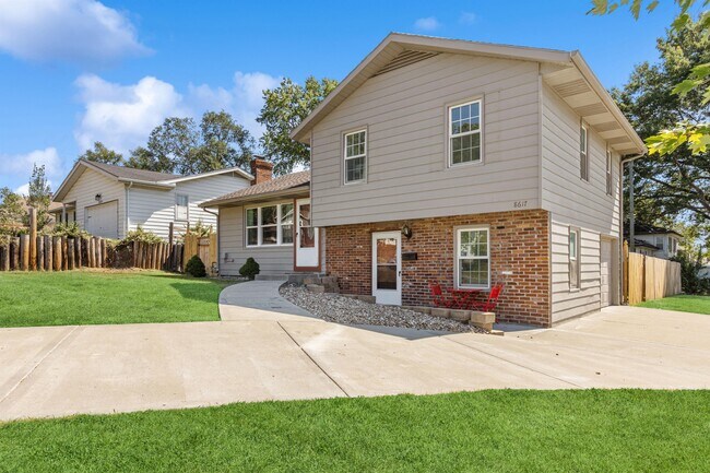 8617 W 92nd St in Overland Park, KS - Building Photo - Building Photo