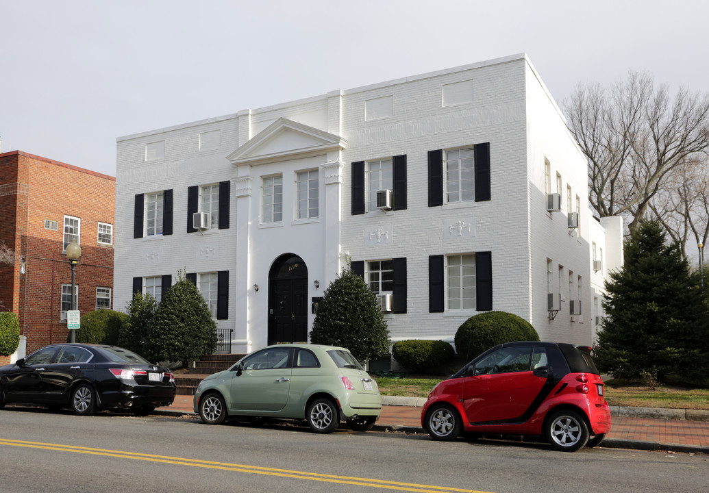 1719 35th St NW in Washington, DC - Building Photo