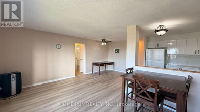20-220 Chesterton Dr in Ottawa, ON - Building Photo - Building Photo
