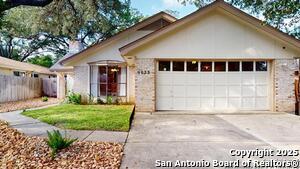 9023 Luzita Ln in San Antonio, TX - Building Photo