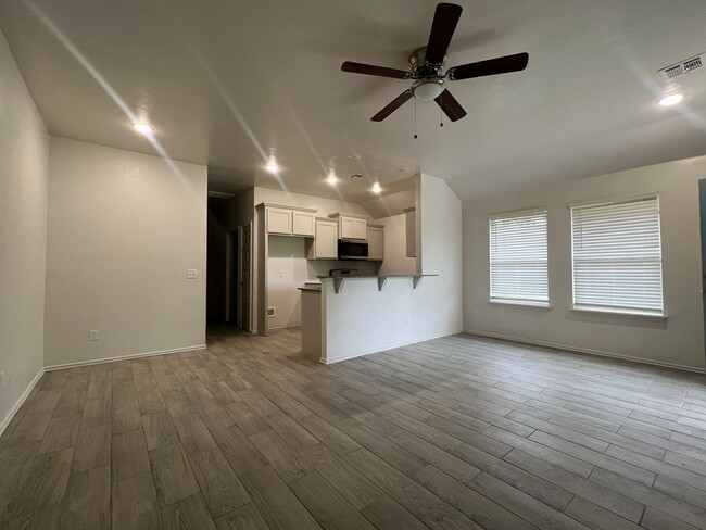 1210 SW New York Ave in Lawton, OK - Foto de edificio - Building Photo