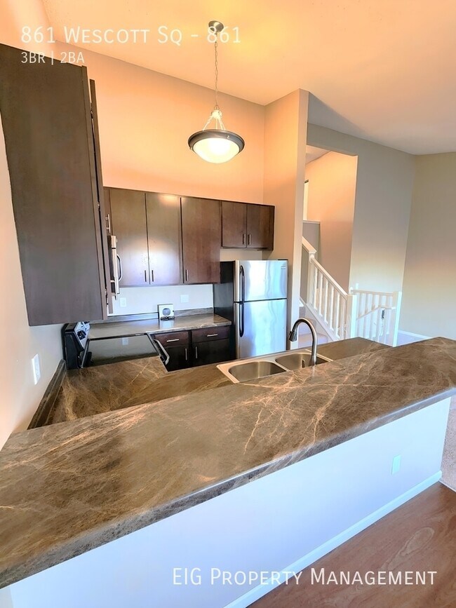 861 Wescott Square in St. Paul, MN - Building Photo - Building Photo