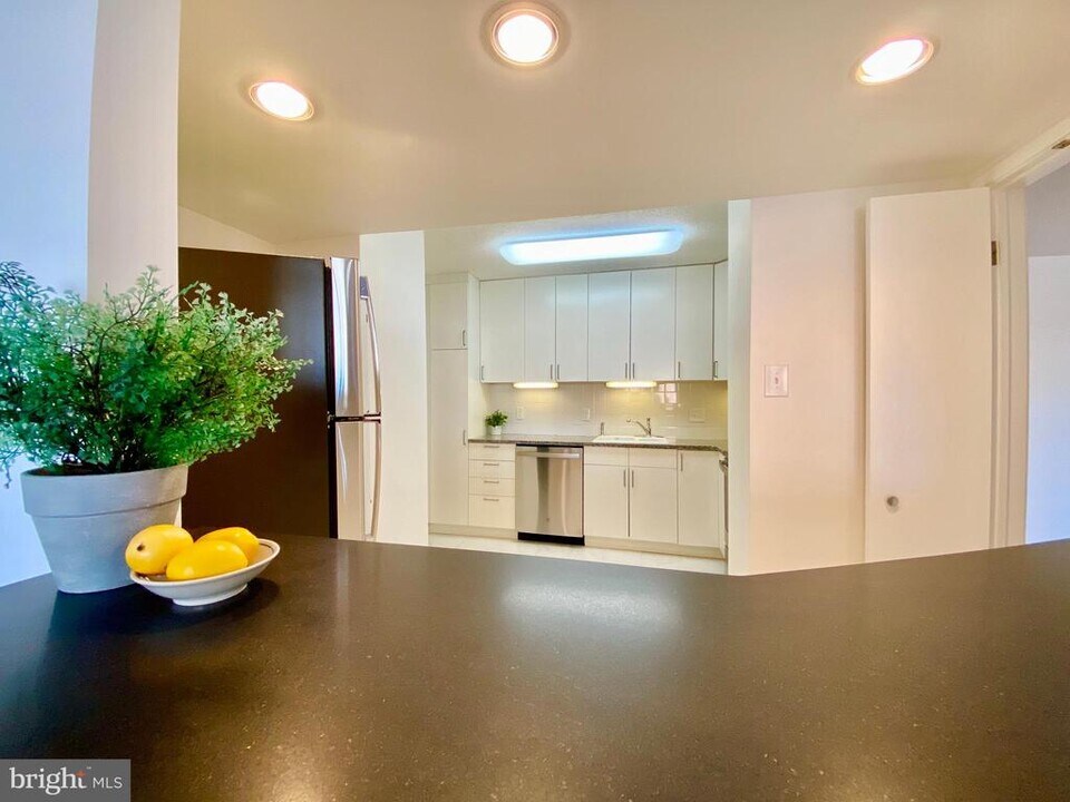 3800 Fairfax Dr in Arlington, VA - Building Photo