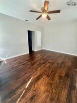 2142 Avenue E in Wichita Falls, TX - Building Photo