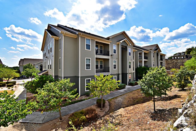 High View in San Antonio, TX - Foto de edificio - Building Photo