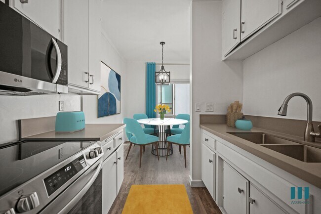 Rochester Bruins by Wiseman in Los Angeles, CA - Building Photo - Building Photo