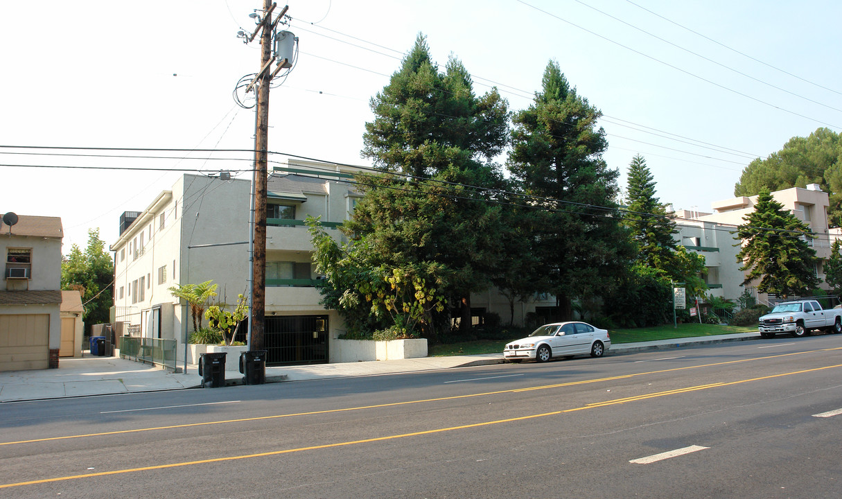 15120 Magnolia Blvd in Sherman Oaks, CA - Building Photo