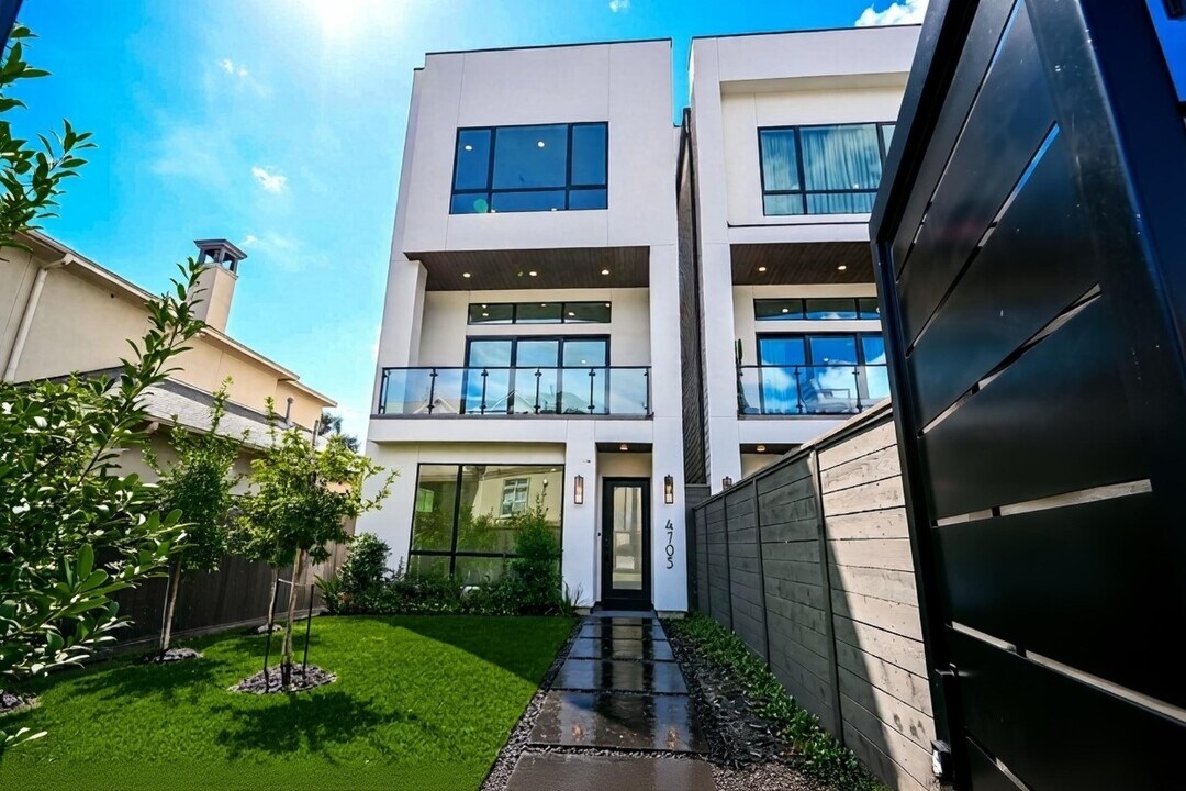 4705 Gibson St in Houston, TX - Building Photo