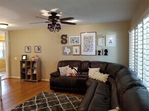 10454 Lanshire Dr in Dallas, TX - Building Photo - Building Photo