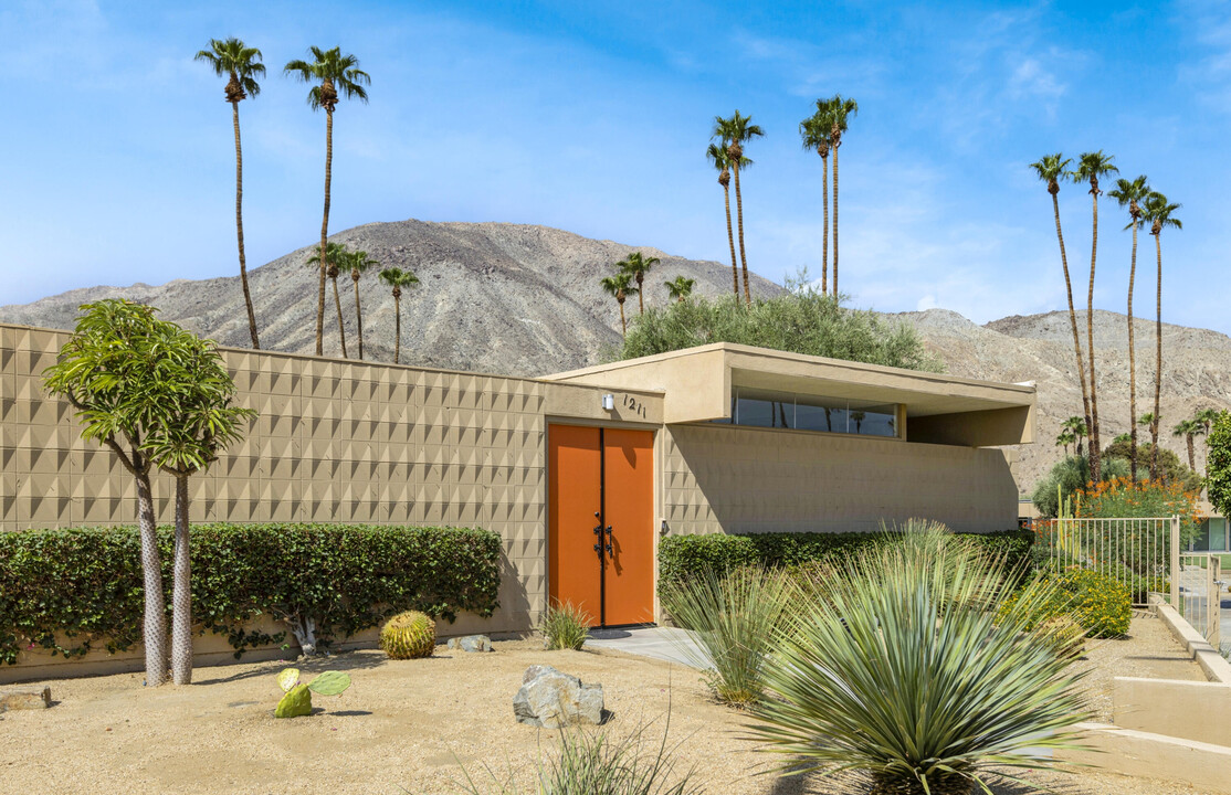 1211 Sandpiper St in Palm Desert, CA - Foto de edificio