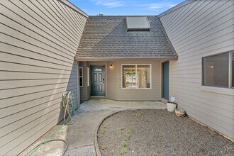 2402 SE 9th Ct-Unit -2402 in Gresham, OR - Building Photo - Building Photo