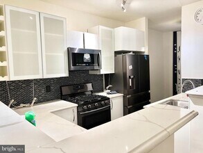 2665 Manhattan Pl in Vienna, VA - Building Photo - Building Photo