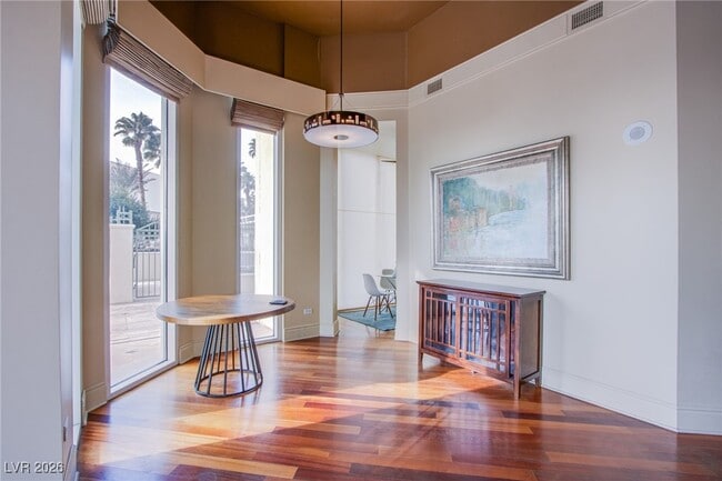 property at 2877 Paradise Rd