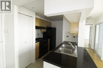198 Aquarius Mews in Vancouver, BC - Building Photo - Building Photo