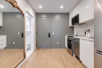 742 Rue William, Unit SI FL1-ID1254780P in Montréal, QC - Building Photo - Building Photo