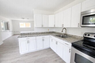 2840 NW 8th St in Fort Lauderdale, FL - Building Photo - Building Photo