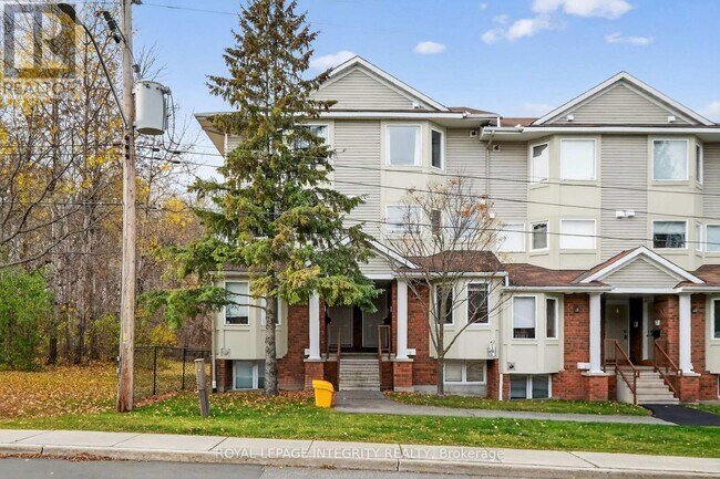 1400 Wildberry Ct in Ottawa, ON - Building Photo - Building Photo