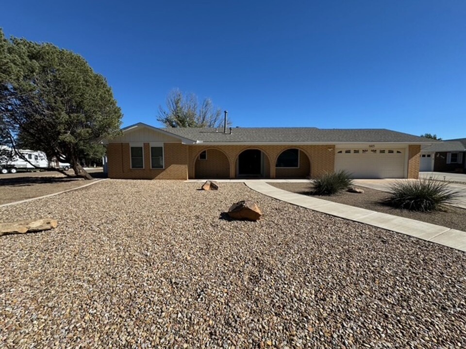 1913 Fairway Terrace in Clovis, NM - Foto de edificio