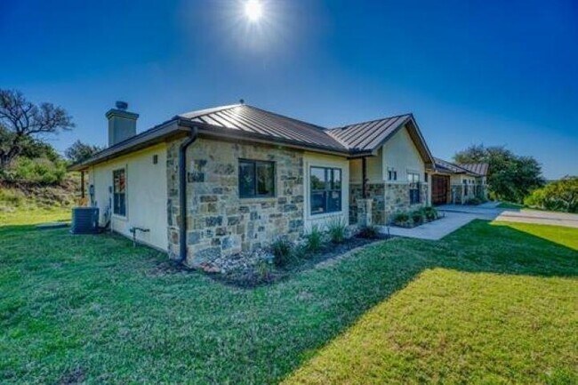 127 Uplift in Horseshoe Bay, TX - Building Photo - Building Photo