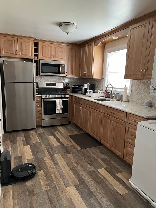 1648 Mamaroneck Ave, Unit Second Floor