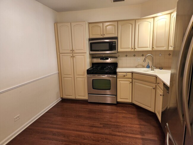 110 S DUNTON Ave-Unit -2K in Arlington Heights, IL - Foto de edificio - Building Photo