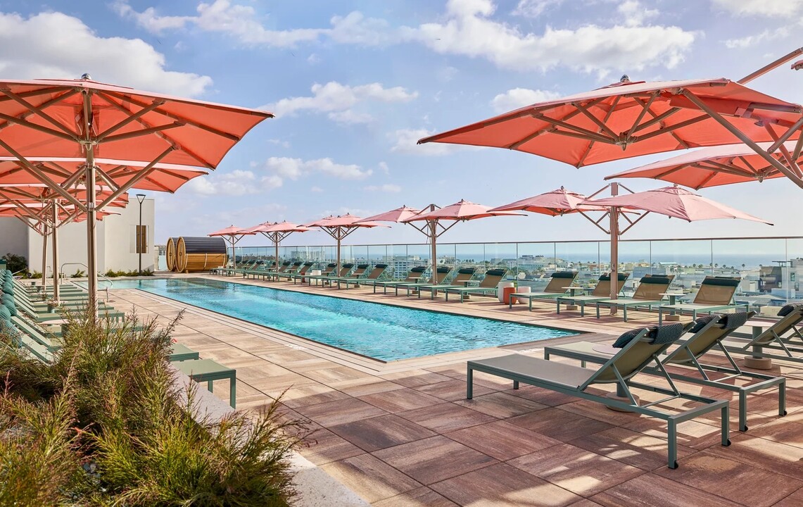 700 Broadway in Santa Monica, CA - Building Photo