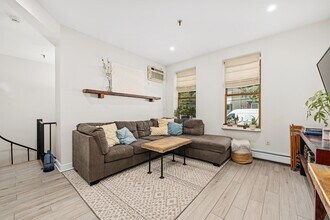 54 Magnolia Ave in Jersey City, NJ - Building Photo - Building Photo