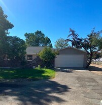 4635 Jardine Rd in Paso Robles, CA - Building Photo