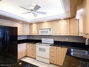 4553 Beechwood Lake Dr in Naples, FL - Building Photo - Building Photo