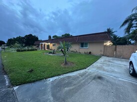 1616 Crandon Ave in West Palm Beach, FL - Building Photo