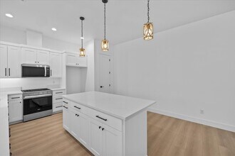 208 Bogey Ln in Eagle Point, OR - Building Photo - Building Photo