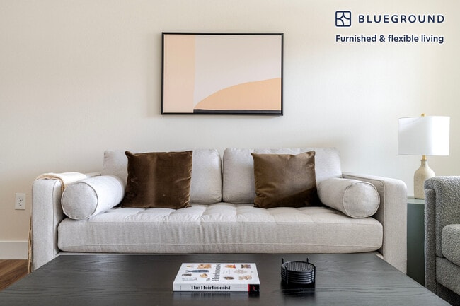 1501 W Howard Ln in Austin, TX - Foto de edificio - Building Photo