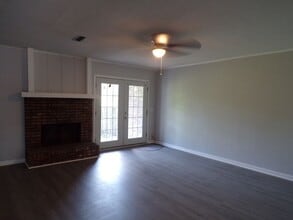 592 Willow Oaks Dr in Ozark, AL - Foto de edificio - Building Photo