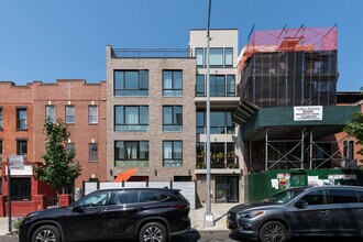 311 Hart St in Brooklyn, NY - Foto de edificio - Building Photo