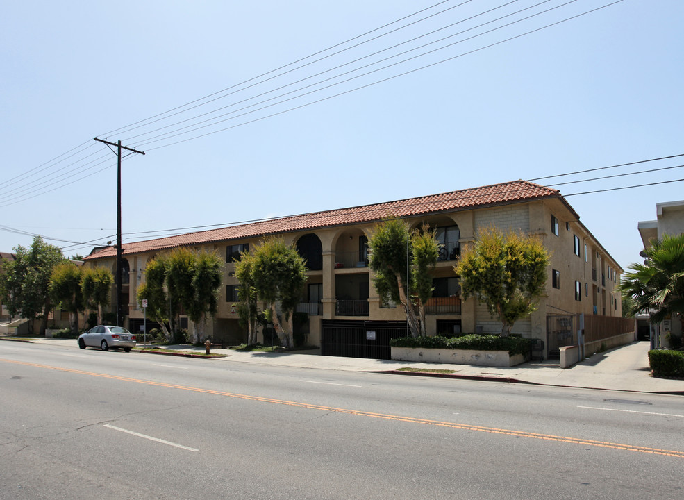 15928 Vanowen St in Van Nuys, CA - Building Photo