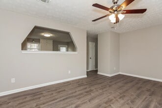 915 Walnut Creek Ln in Jonesboro, GA - Building Photo - Building Photo