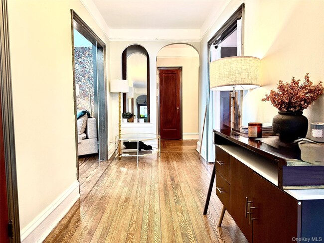 73-20 Austin St in Queens, NY - Building Photo - Building Photo