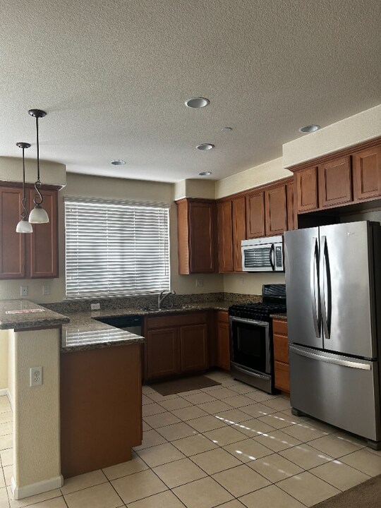 2580 W El Camino Ave in Sacramento, CA - Foto de edificio