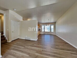 2872 W 2075 S in Syracuse, UT - Foto de edificio - Building Photo
