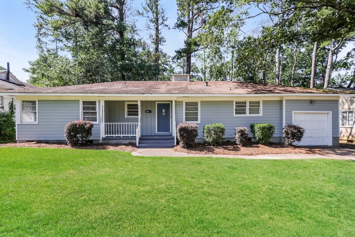 1085 Meadow Heights Dr in Jackson, MS - Building Photo